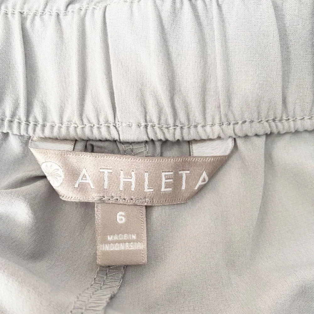 Athleta Skyline Paper Bag Belted Shorts Womens 6 Gray‎
